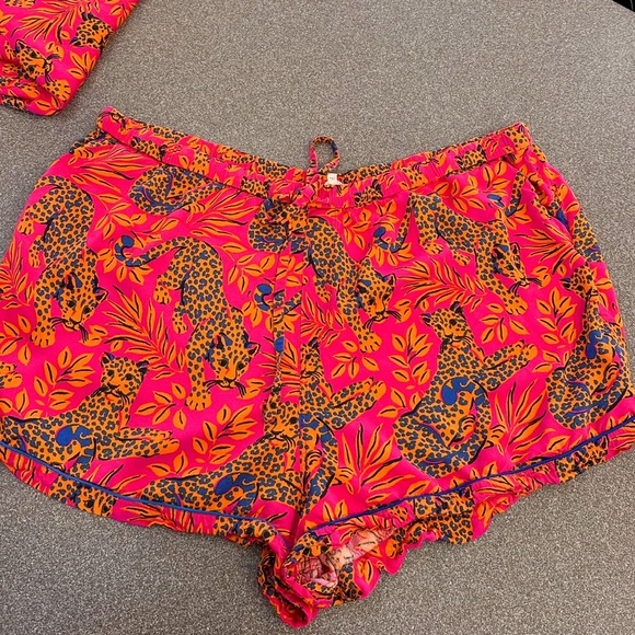 Printfresh Bagheera Satin Thermoregulating Short Sleeve Shorty Pajama Set - Picture 13 of 13